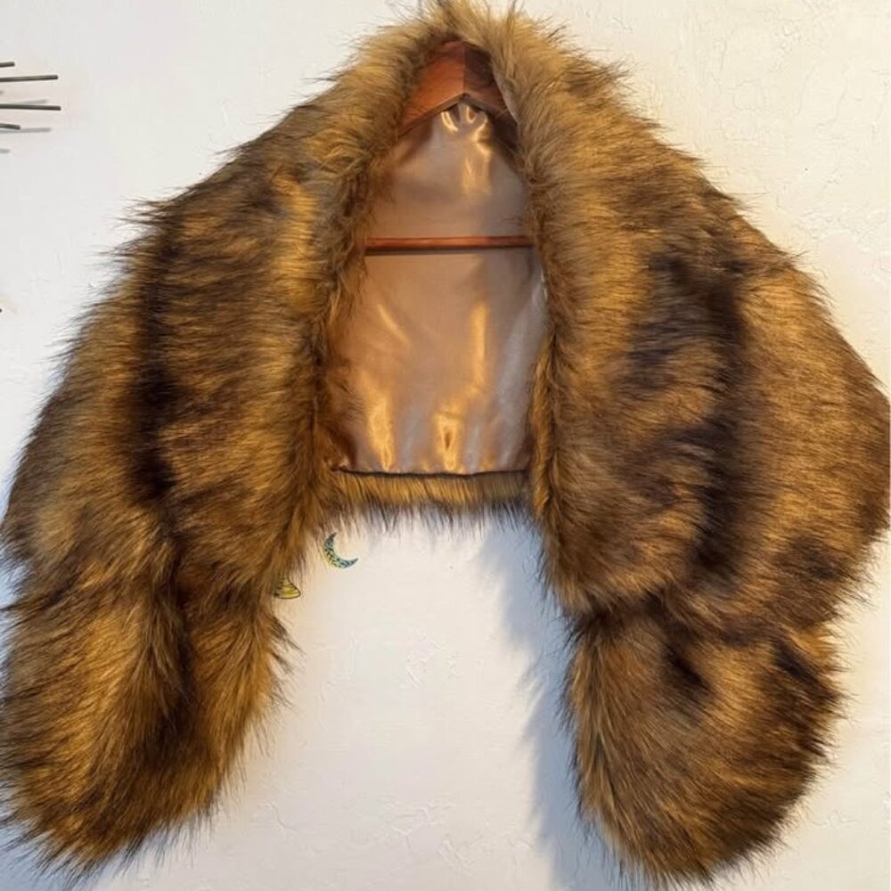 Bridesmaid Faux Fur Wraps - Picture 2 of 4